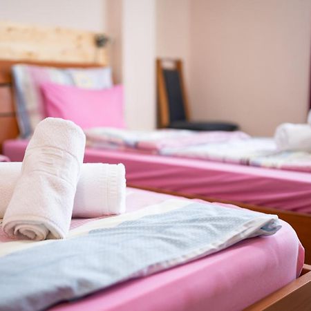 Hotel Holiday-M Ohrid Esterno foto