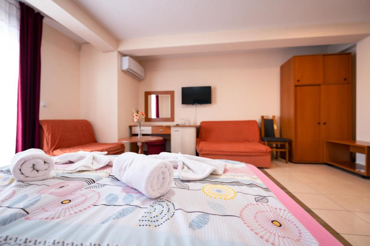 Hotel Holiday-M Ohrid Esterno foto