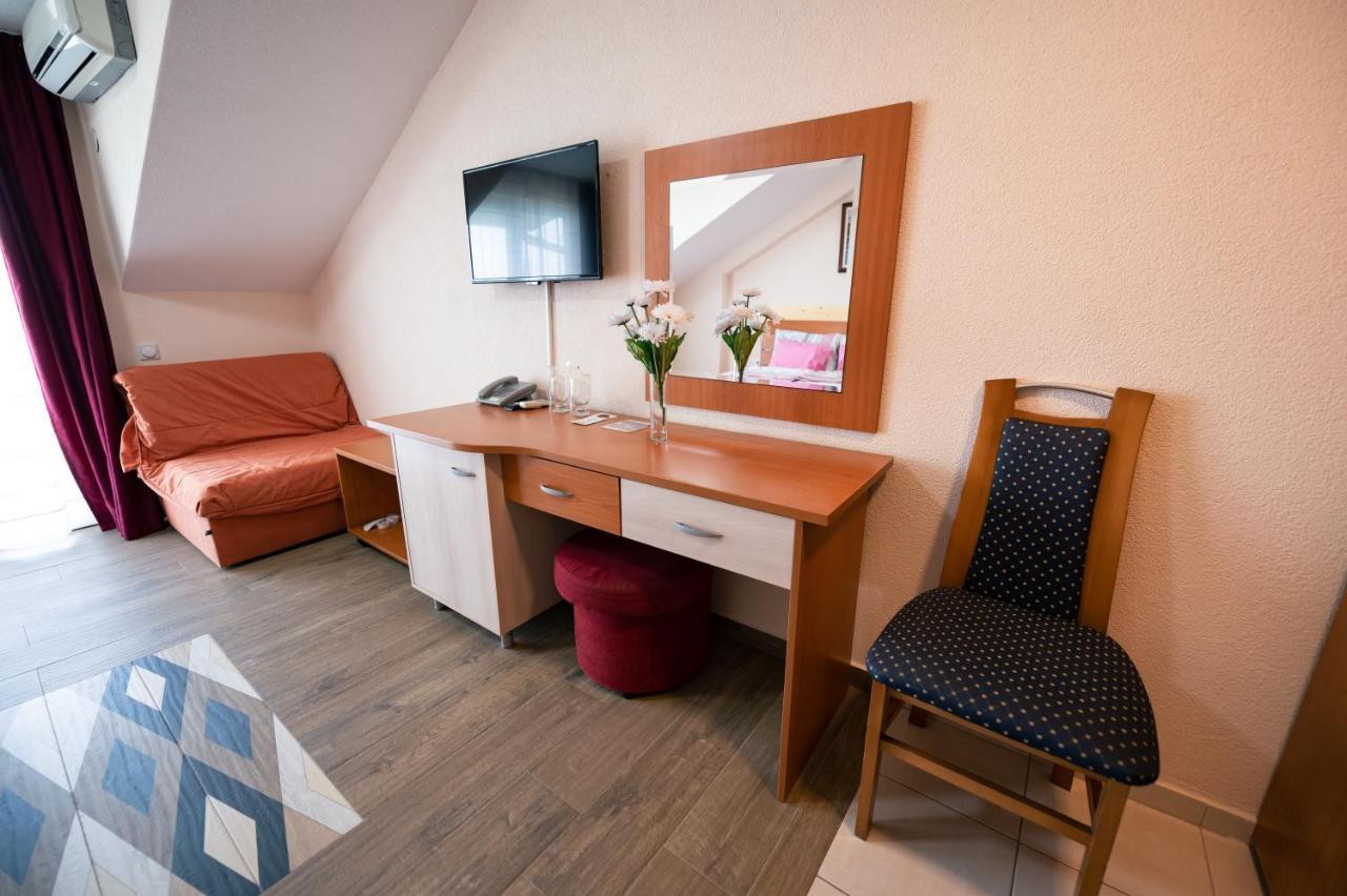 Hotel Holiday-M Ohrid Esterno foto