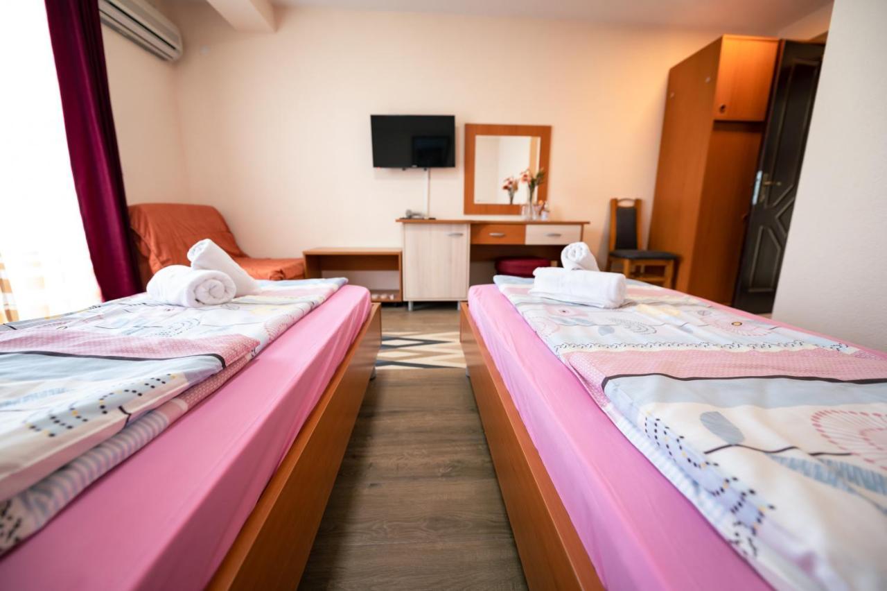 Hotel Holiday-M Ohrid Esterno foto