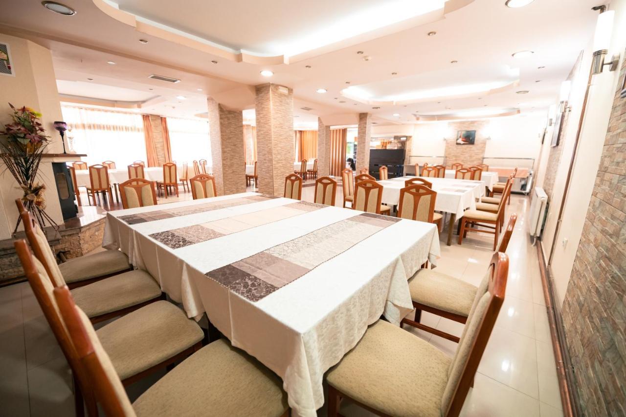 Hotel Holiday-M Ohrid Esterno foto