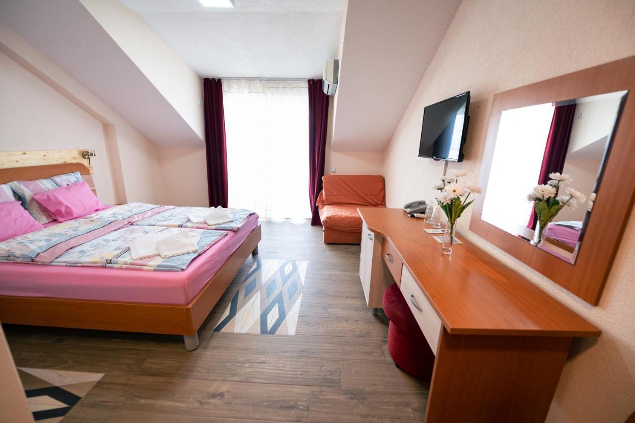 Hotel Holiday-M Ohrid Esterno foto