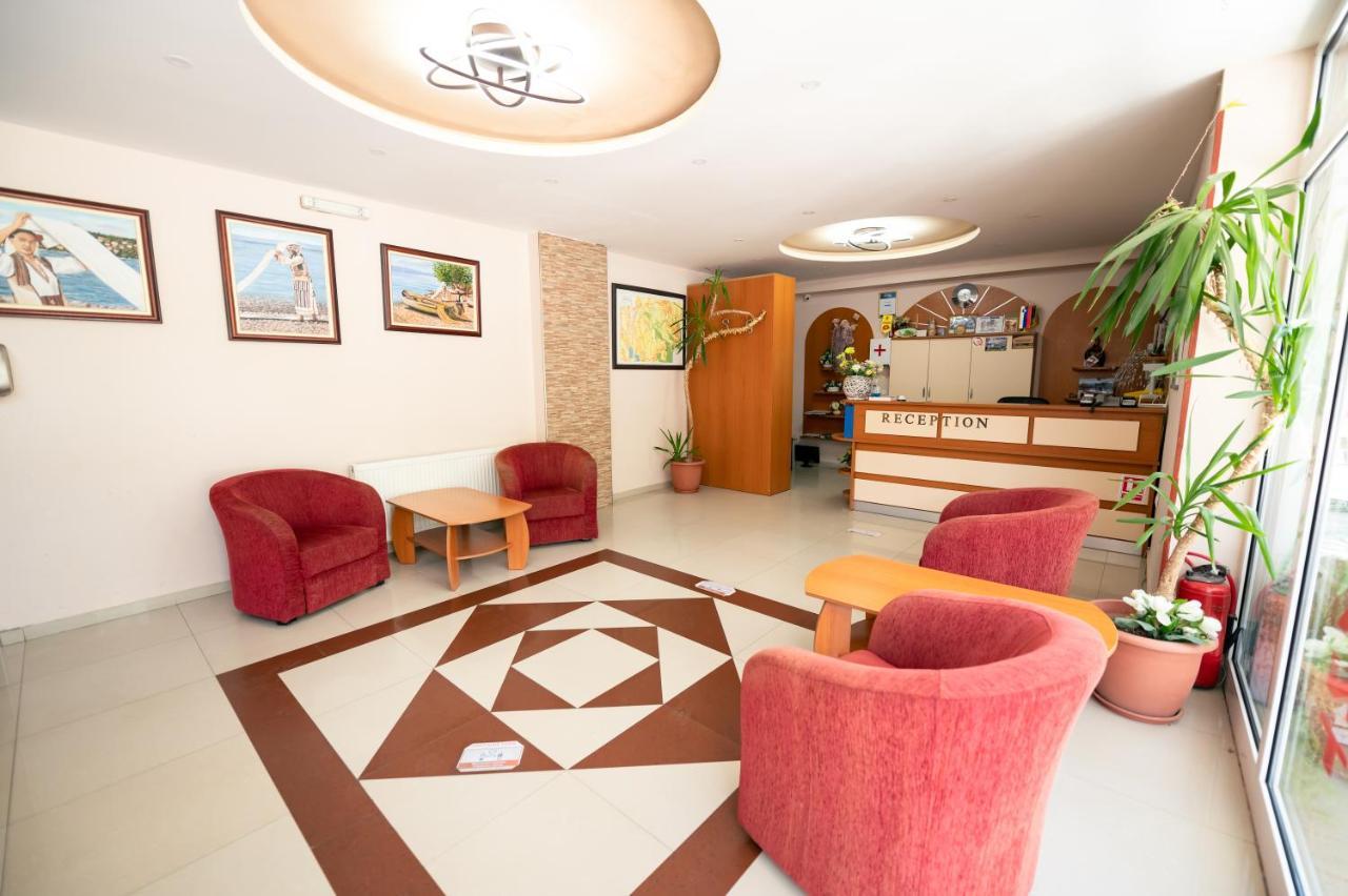 Hotel Holiday-M Ohrid Esterno foto