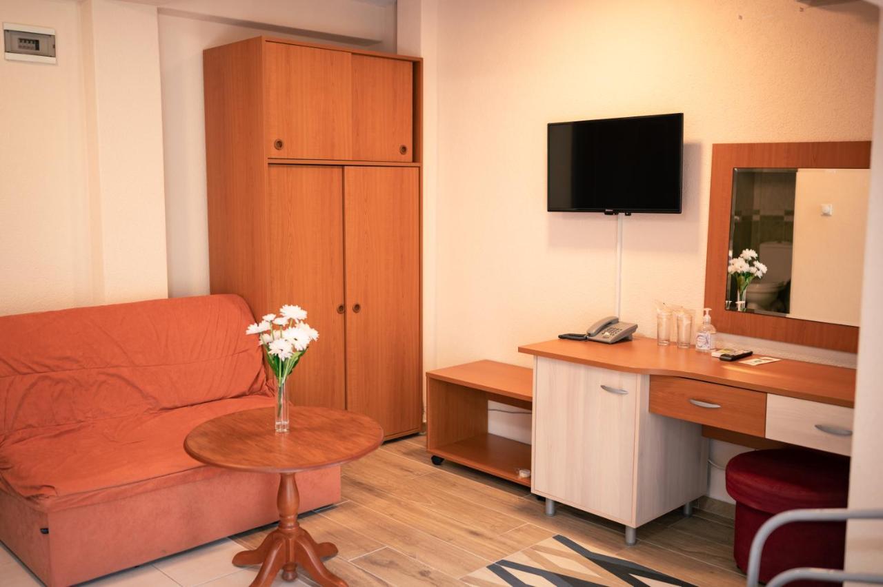 Hotel Holiday-M Ohrid Esterno foto