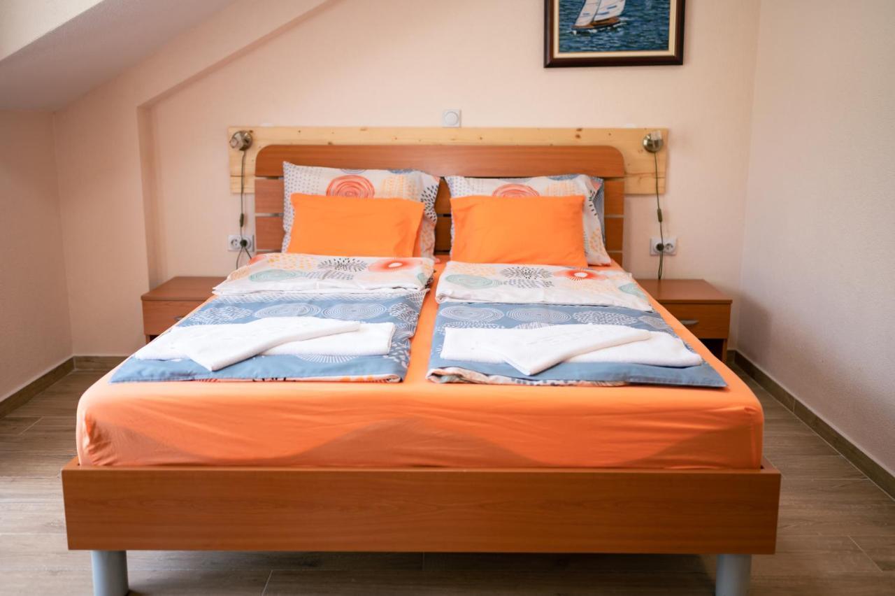 Hotel Holiday-M Ohrid Esterno foto