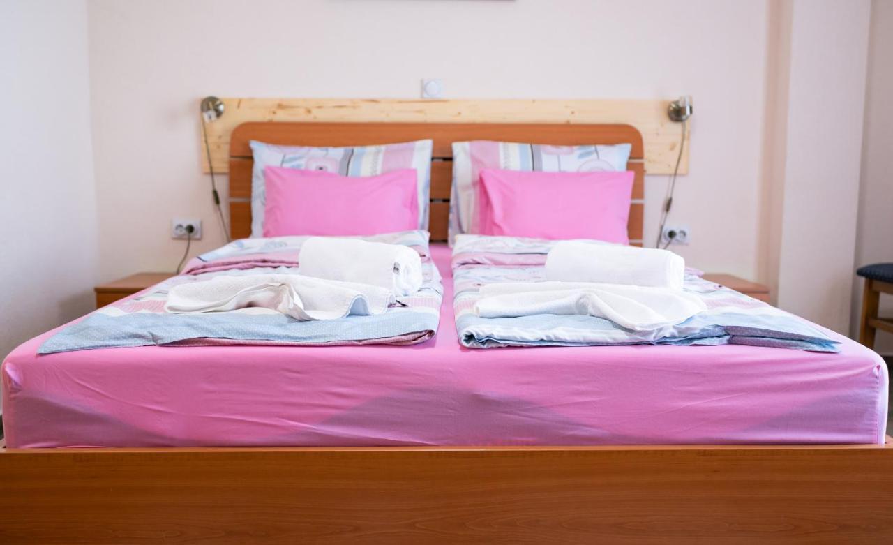 Hotel Holiday-M Ohrid Esterno foto