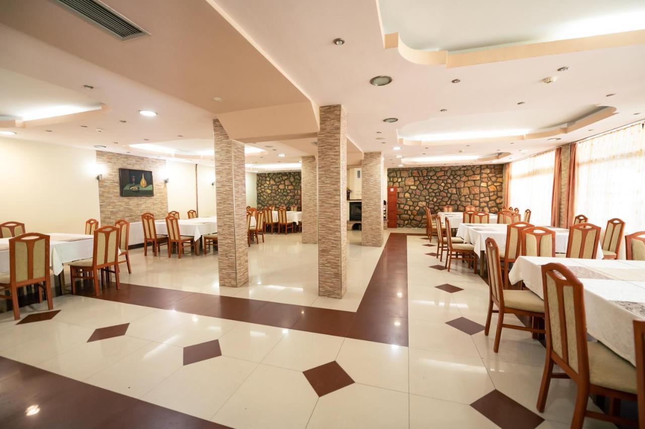 Hotel Holiday-M Ohrid Esterno foto