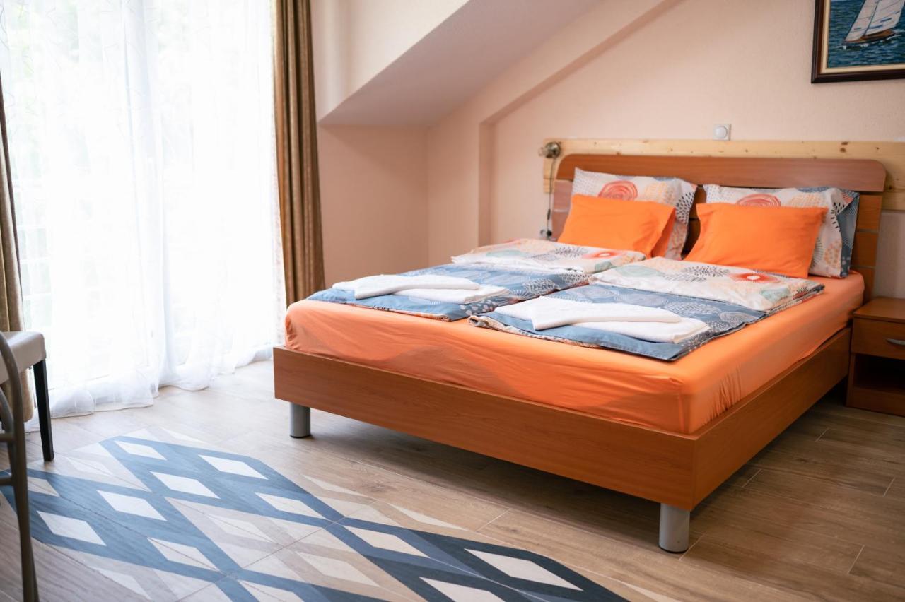 Hotel Holiday-M Ohrid Esterno foto