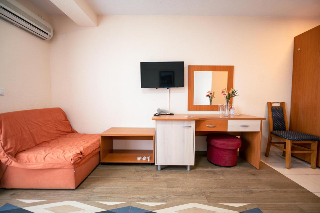 Hotel Holiday-M Ohrid Esterno foto