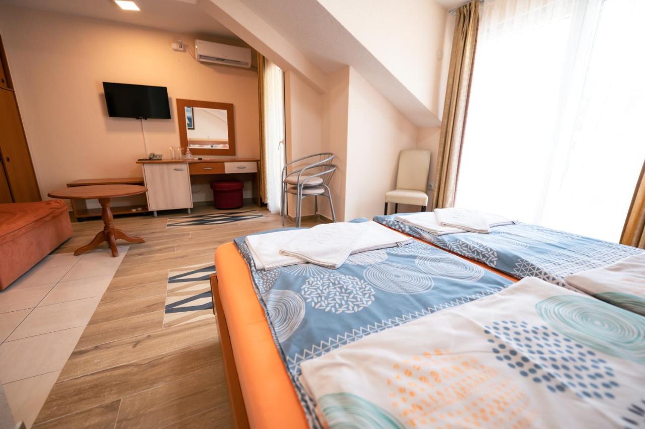 Hotel Holiday-M Ohrid Esterno foto